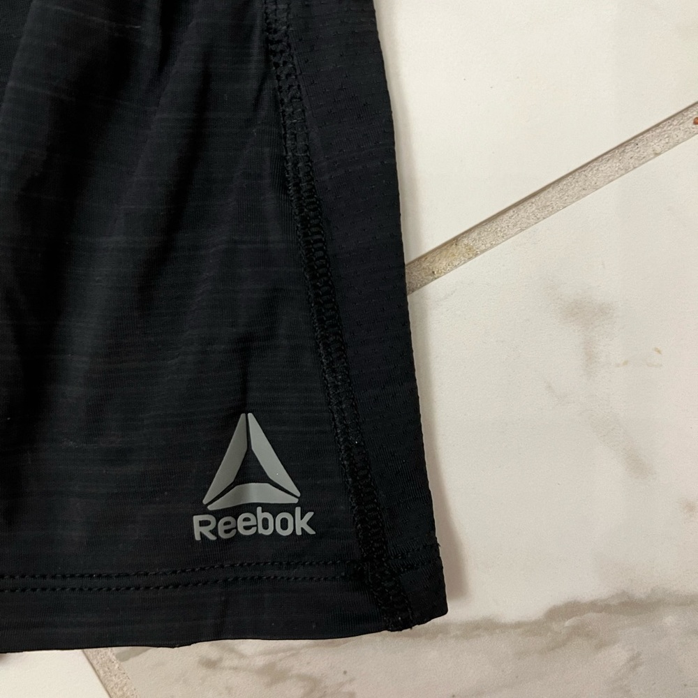 Reebok Top - Picture 2 of 5